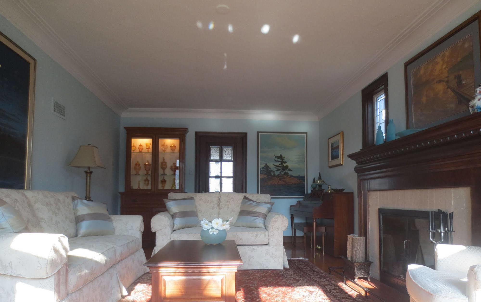 Robinsong Bed and Breakfast Thorold Exteriör bild
