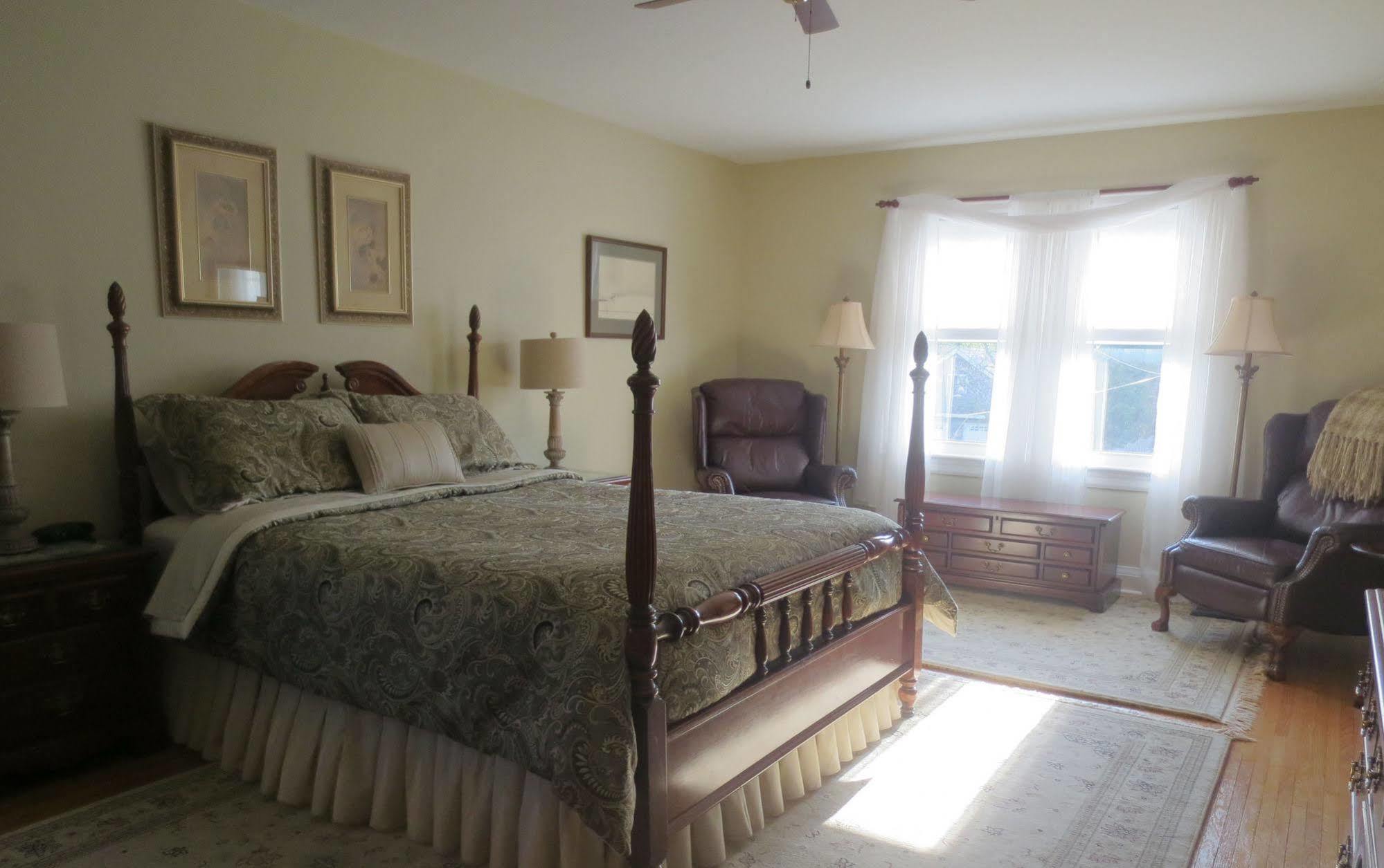 Robinsong Bed and Breakfast Thorold Exteriör bild