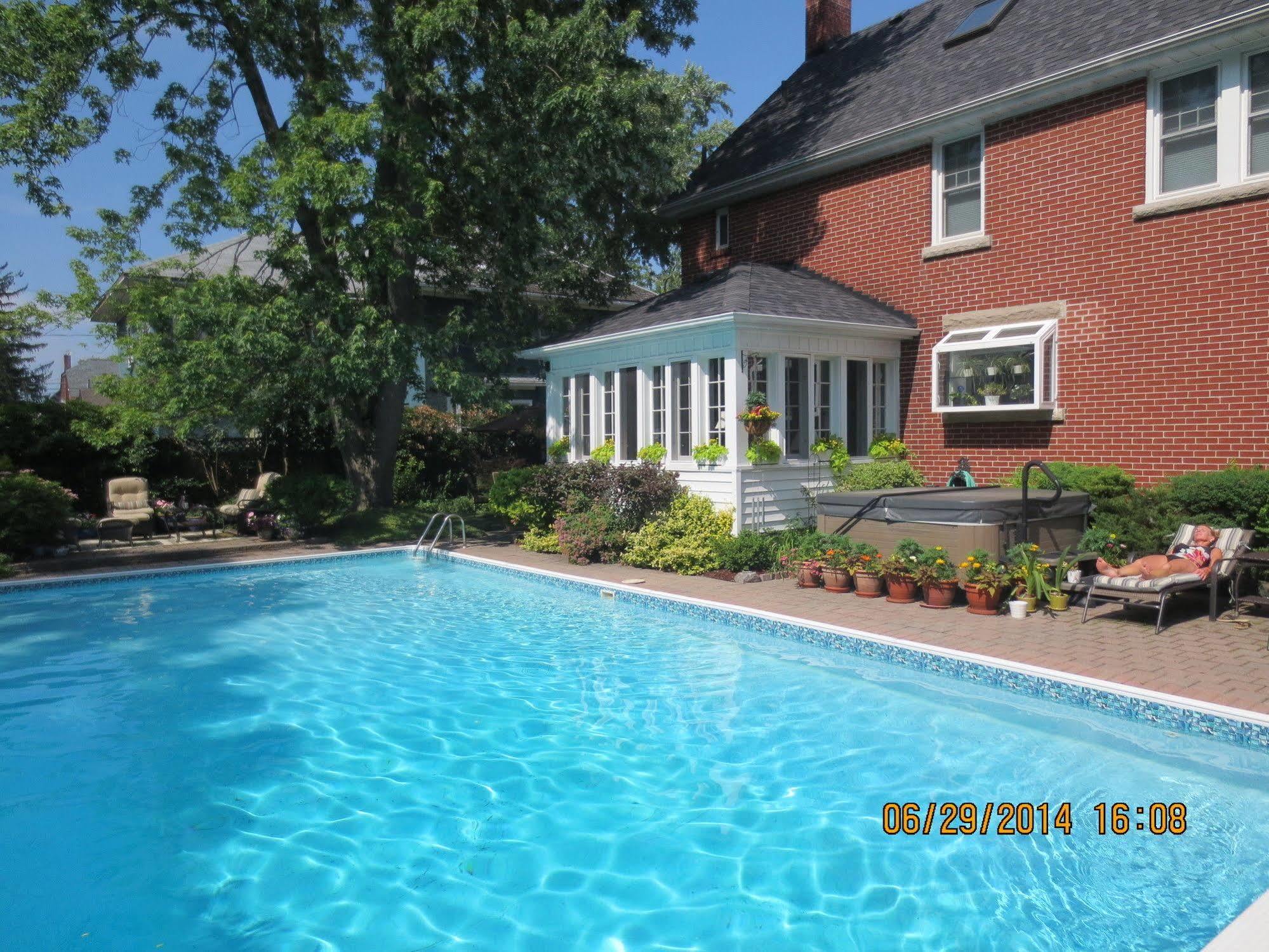 Robinsong Bed and Breakfast Thorold Exteriör bild