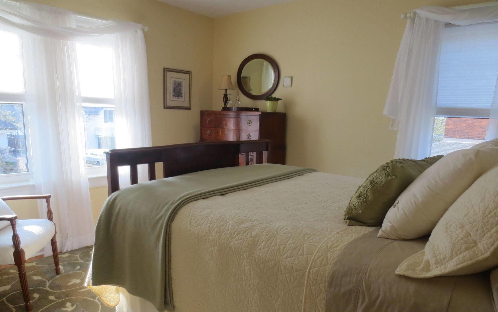 Robinsong Bed and Breakfast Thorold Exteriör bild
